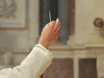 LA MESSE TRÉSOR DE LA FOI, ÉPISODE 15 : LE CHANT DES ANGES : LA PRÉFACE ET LE&nbsp;SANCTUS